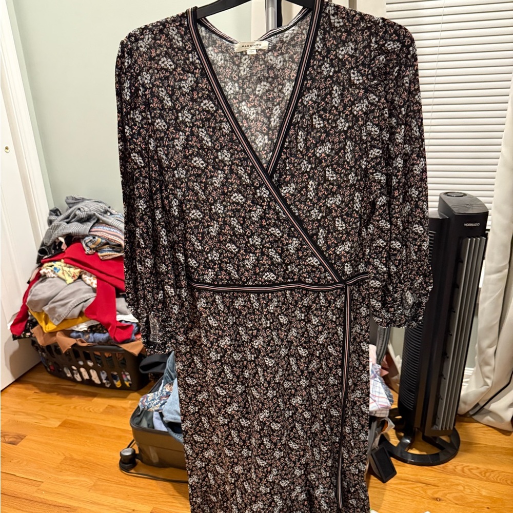 Max Studio Black and White Floral Long Sleeve Dress